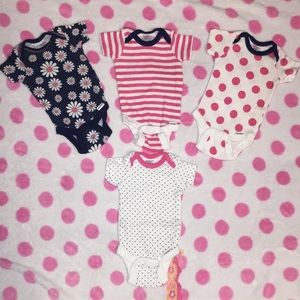 🚨NEED GONE! 4 pc. ONESIES! Make an offer!